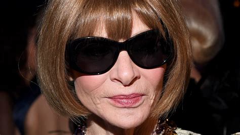 why anna wintour wear sunglasses|why does anna wintour wear dark glasses.